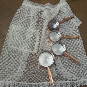 Apron and measuring cup gift set
